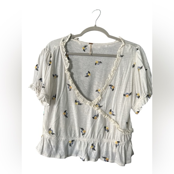 Free People Tops - Free people Floral Ruffle Trim crop Blouse size large